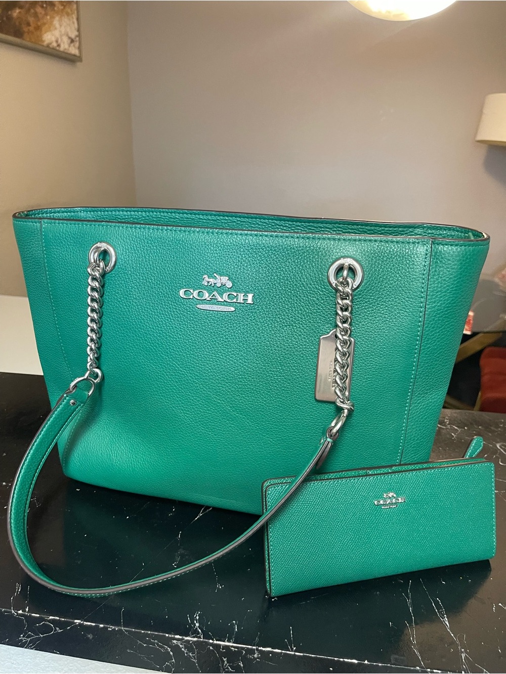 COACH cammie chain tote in  Green Pebbled Leather Tote with Matching Wallet